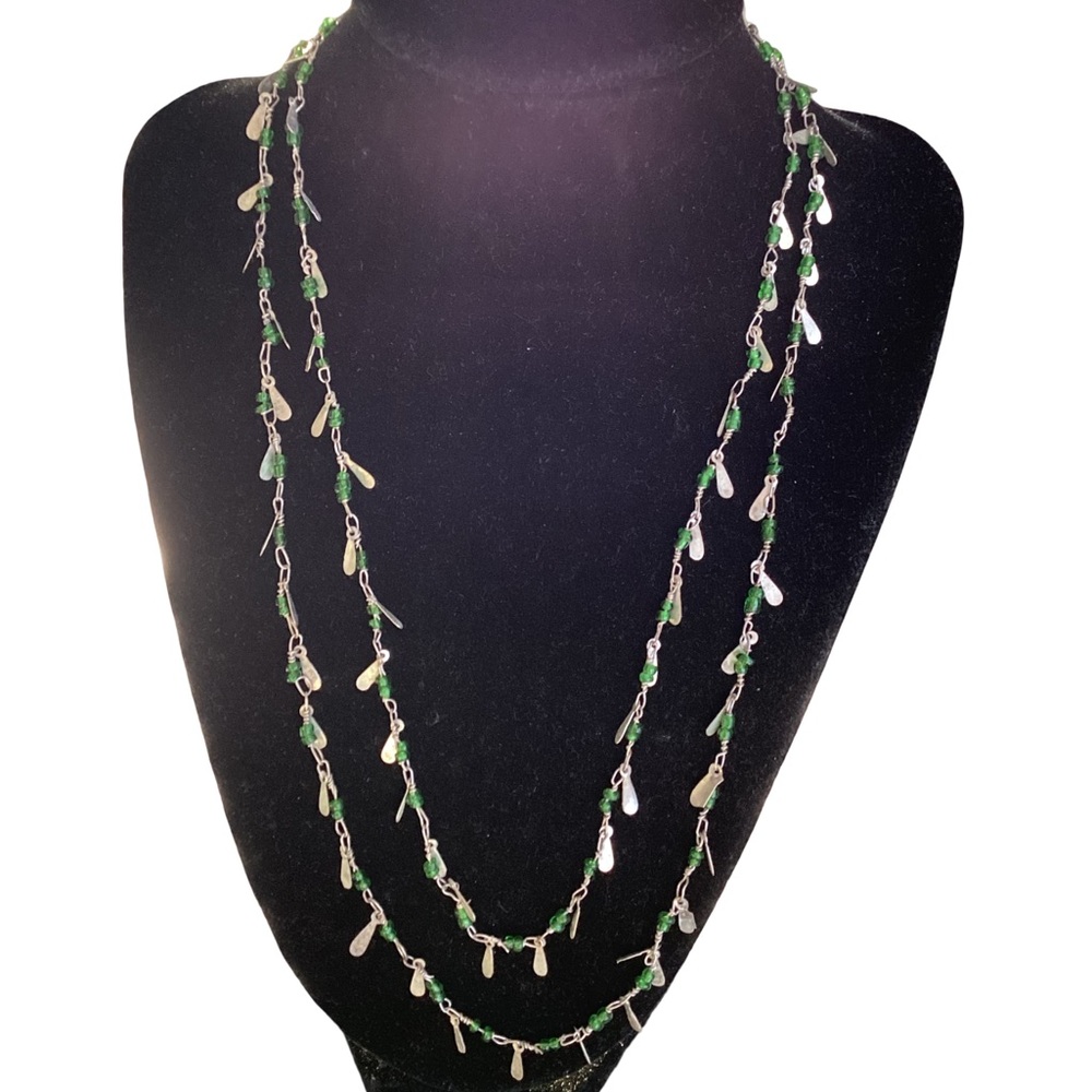 🚨Final Sale🚨!! Vintage Green Beaded Necklace w/Silver Accents